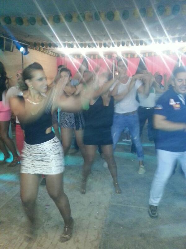 mdmveri's tweet photo. Q buena feria con toda la peña de la academia!! http://t.co/zCJolRVkNE
