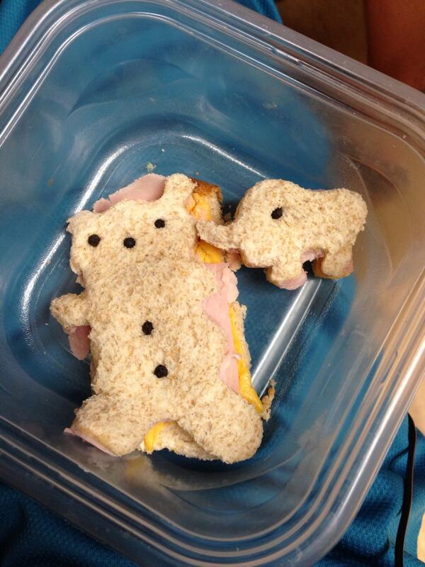 AndreDomlnguez's tweet image. what my grandma sends me for lunch... #immigrantproblems