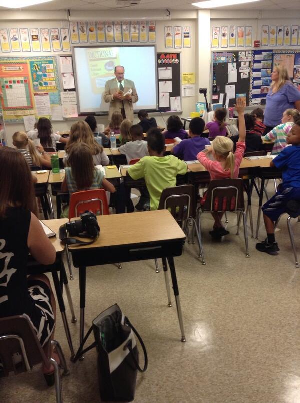 TheMeadowsAACPS's tweet photo. The Crofton Rotary presented all third grade students with a brand new dictionary! http://t.co/0Za83fuuEJ