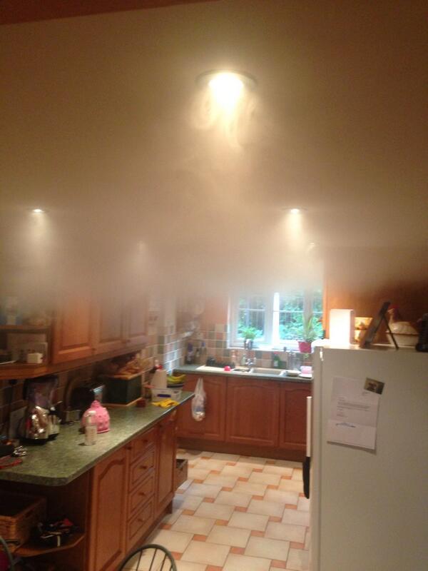 ElliotkingEK's tweet image. Why is there a cloud in my kitchen? Hmmmmm