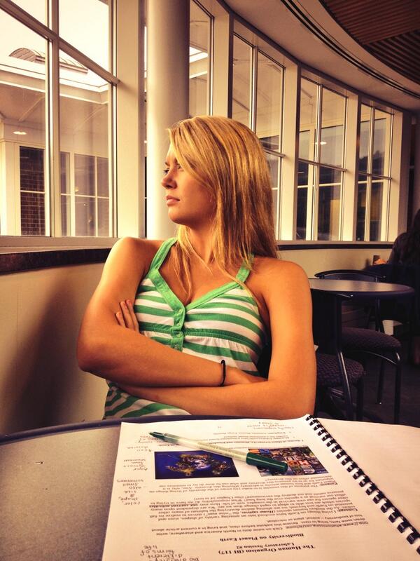 EvanoM92's tweet image. Stephy in deep thought #goodstudent #labquiz @slangannn 🙍🙎😜😘