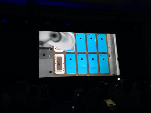 earcos's tweet image. Como se fabrica el iPhone 5C #iPhoneLive