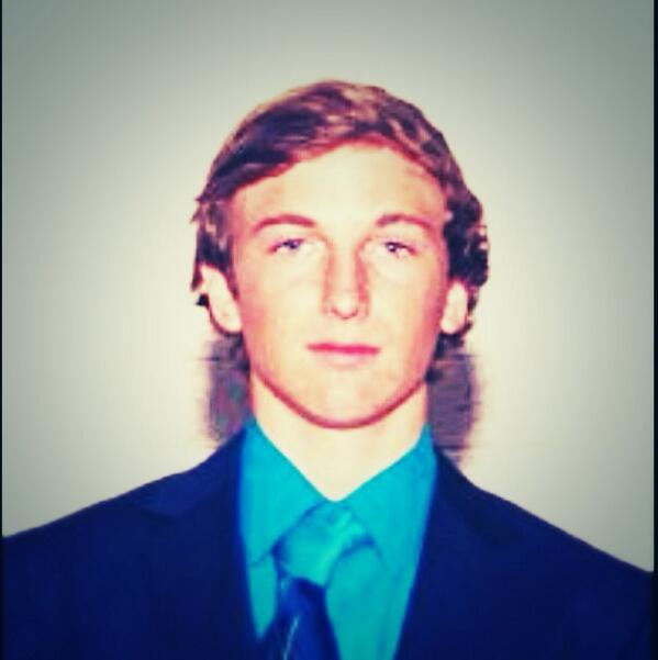 NotSageEnglund's tweet image. My mom still picks my outfits #whatsflow #samecolor #bunniesloveme