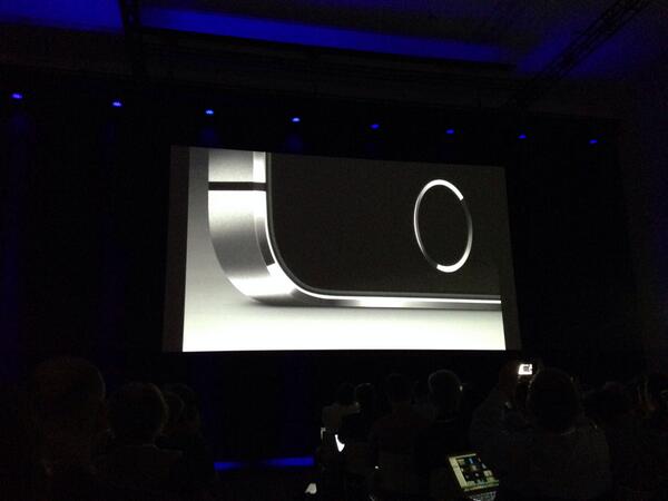 earcos's tweet image. Así es el nuevo botón Home #IPhoneLive