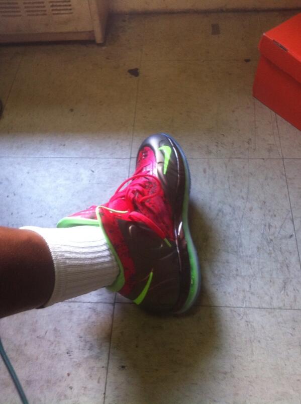 Ksatt11's tweet photo. Footwear for today http://t.co/YVQsOqbiRG