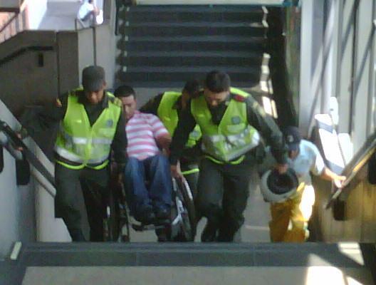 TamayoTMY's tweet photo. Para los que solo ven lo malo de la @PoliciaColombia Dios y Patria. http://t.co/wqEOegTCcD