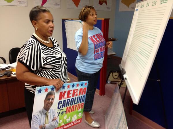 JCharltonNews's tweet photo. Campaign for #NewHaven mayoral hopeful, @KermitCarolina, following exit polls. http://t.co/PNnQqK2uUu