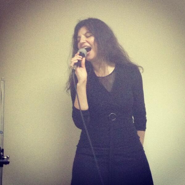 EscuelaEssart's tweet photo. Ella es Isabel Loezar...
Alumna de Canto en Escuela Essart http://t.co/dFbBPqkhss