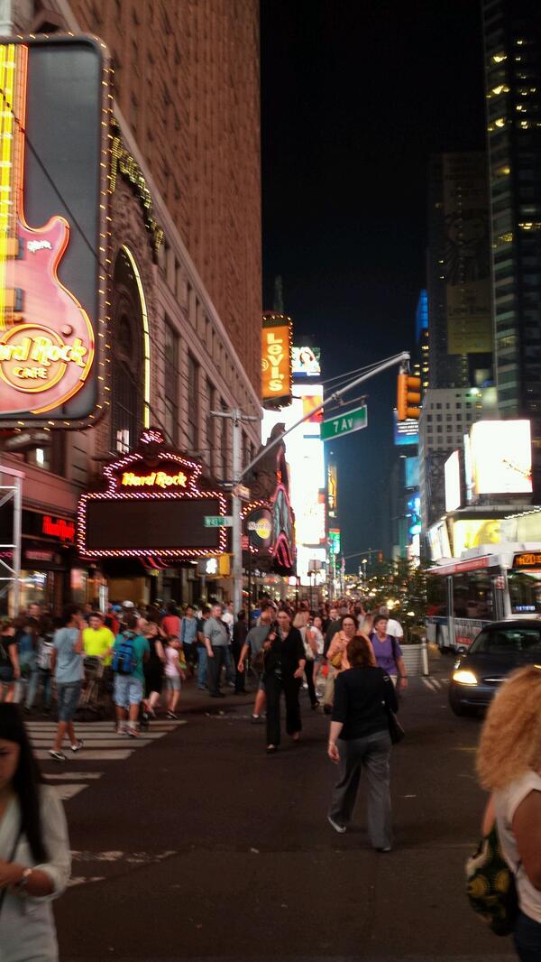 ben_nuge's tweet photo. Praying for the folks in NYC with my Nav buddies. Honored to be here and to pray for millions of souls. #timessquare http://t.co/x4LI45CEpe