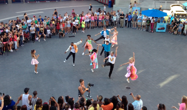 Nickelodeon's tweet image. In the middle of our #Shellabration celebration there was a flash mob for @ArianaGrande! at.nick.com/1anYnkk