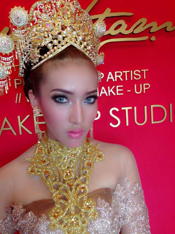 Photoshoot makeuo for rumah kebaya diva. Love thissss! (at Budithama makeup studio) #makeupartist <a href="/ChanelPics/">Chanel Pics</a>