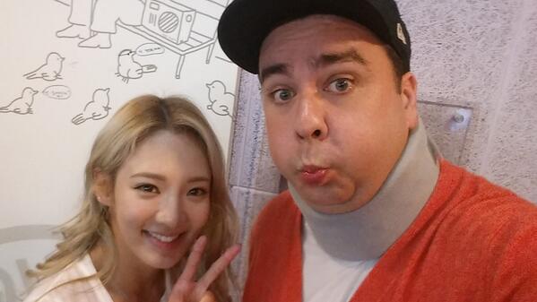 [PIC][30-11-2013]Selca mới của HyoYeon và bạn cô - Page 2 BT2nsgdIAAArPrO