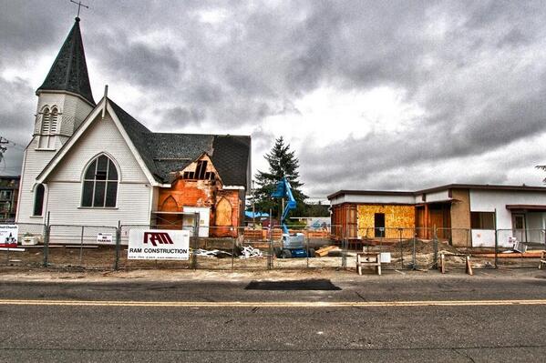 RAMCONSTbc's tweet image. Putting it back together and tieing it in. Crew has to be careful with a 100 year old building! #restoration #Ladner