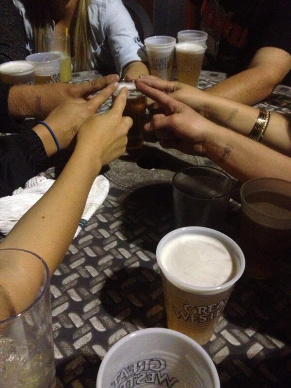 kutzy6's tweet photo. Louies house party!! #unilife @copelandben @Britt_Clark4 @christierenae @Jill_Martens7 @dirtwinnymucks @Eliason3 http://t.co/A9KF1AmsjG