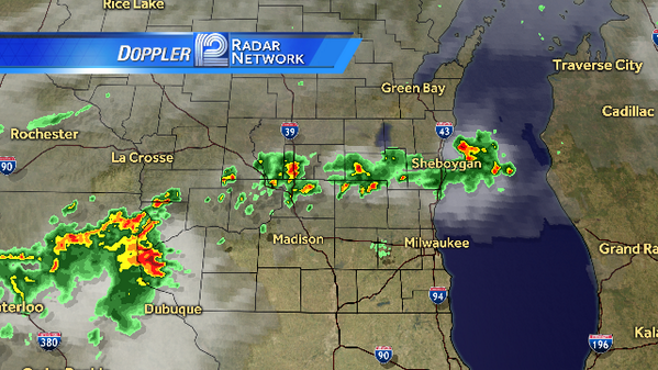 SeversonSally's tweet image. #swiwx radar snap. Watching IA storms-a few lucky may get a bit of #neededrain. #wisn12news on right now.