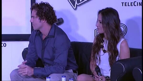 _MaluOficial_'s tweet image. Eq. Malu: En la rueda de prensa de @lavoztelecinco con @davidbisbal