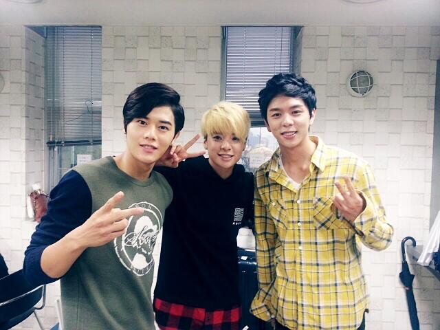 BT3Z-bWIMAAjUuU.jpg:large