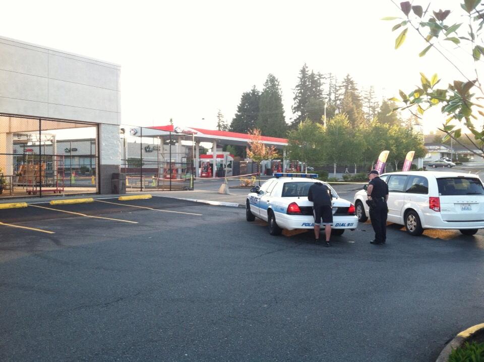 Jon Repp on Twitter "Everett Police have blocked off the Fred Meyer