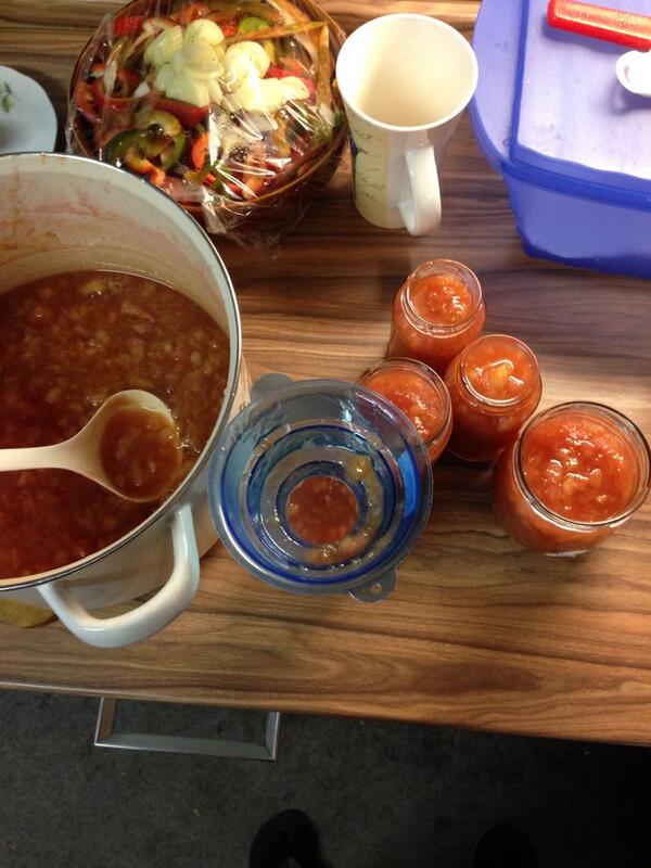 Adneum's tweet photo. Adneum-Brillenbau kann auch Marmelade.Selbst gemachte Pfirsich Marmelade mit Pfirsichen aus dem Garten... Lecker :-) http://t.co/KKMaIJBA25