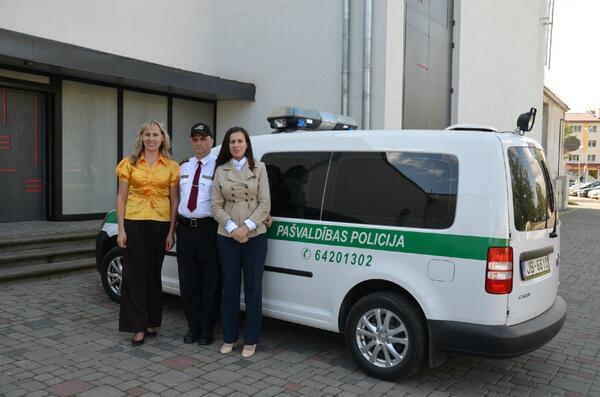 ValmierasPP's tweet photo. Šodien @ValmierasPP viesojas Gruzijas Valsts policijas pārstāve un Valsts policijas koledžas pārstāve Inese Boluza. http://t.co/VOH12Qybdl