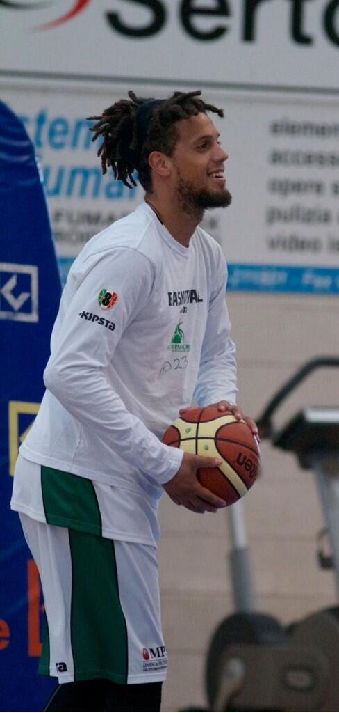 DannyTheJoker's tweet photo. @23HD_original_ pur da tifoso dell'Olimpia..ben tornato in campo Daniel!! http://t.co/jSKmihMRWw