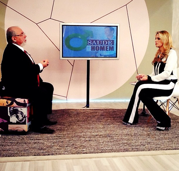 DeBemComAVidaTV's tweet photo. #Saúde do homem, quais os cuidados que os homens devem ter? Dr. Roberto Vaz, urologista comenta sobre o assunto. http://t.co/J838svkkWo