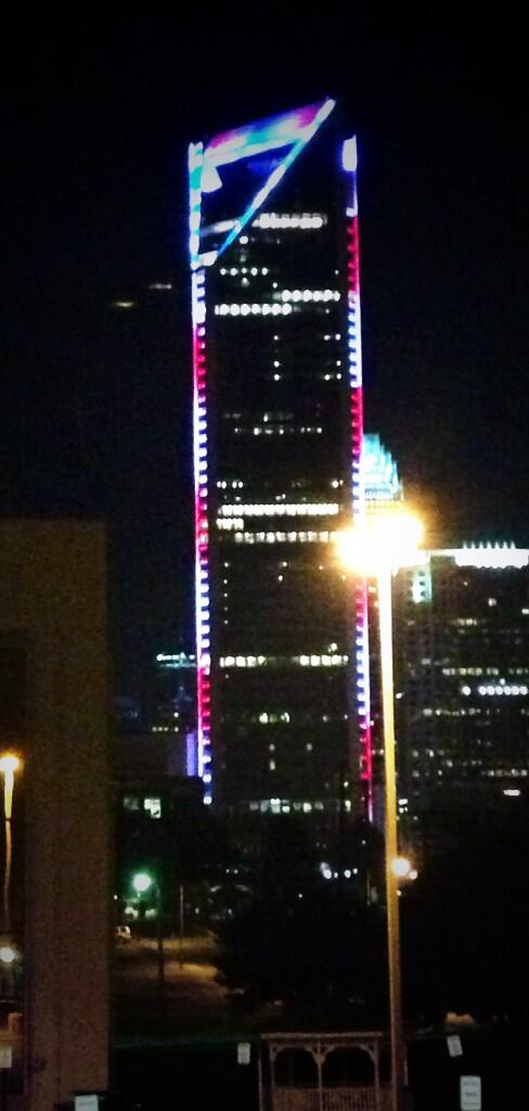 akomisin's tweet photo. Pretty 9/11 tribute on @WellsLightsCLT in @SouthEndCLT #NeverForget 🇺🇸🇺🇸🇺🇸🇺🇸 http://t.co/D19RfxjNNm