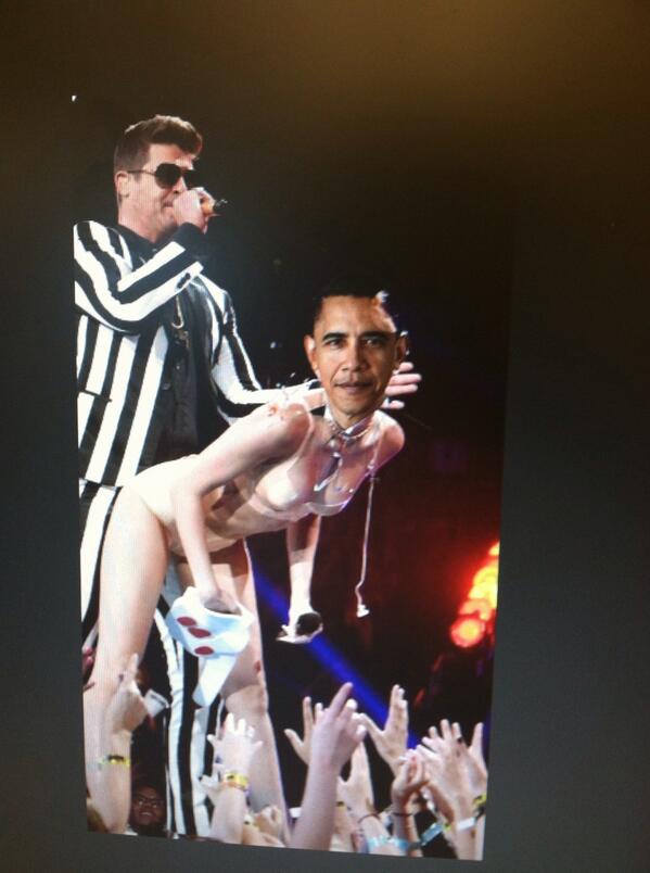 SarahhhBellee's tweet image. Photoshop gold made by yours truly😂😂 #graphicsclass