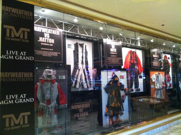 shercap01's tweet photo. Check out @MayweatherPromo display @mgmgrand #LIVEatMGM http://t.co/TYiqCzKbmX