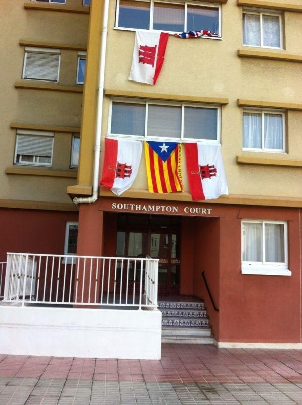 KaelanJoyce's tweet image. Today in my estate. The flags of Catalunya and Gibraltar proudly stood side by side!  #croquetes #Gibraltar #NotSpain