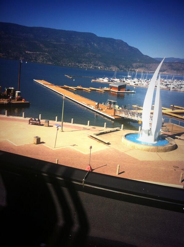 KelownaLive's tweet photo. @earlskelowna $5 Rino pints pale ale or seasonal... Perfect with the sunshine and view from the patio. http://t.co/YvMEsF5QDE