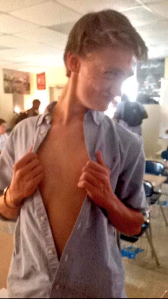 Christianburkez's tweet image. Peter foster is just to sexy #buttonchallenge