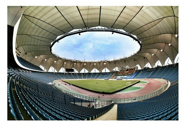 alialoraifi's tweet photo. المصور الاماراتي المبدع عادل النعيمي 
صاد صوره لملعب استاذ الملك فهد شي ثااااني 
إبداااااااع

@al_fnan79 http://t.co/vPgAGLqcy6