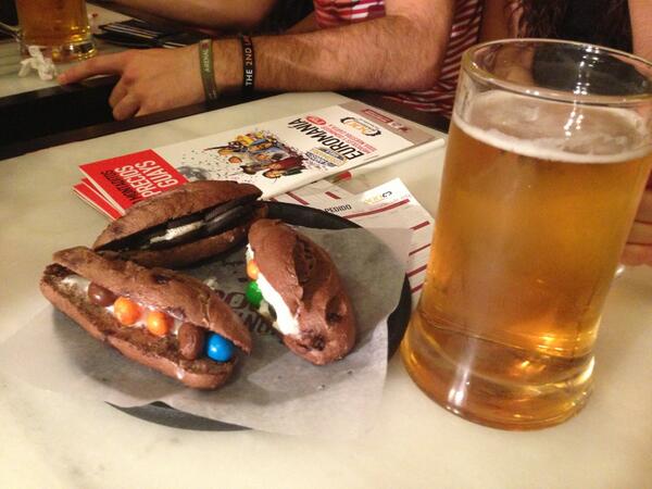 jcconca's tweet photo. Cenar e ir al 100montaditos a por el postre, no tiene igual @BerenguerCarlos @EmmaMompo @carlofarucci http://t.co/wdT2y9uZAd