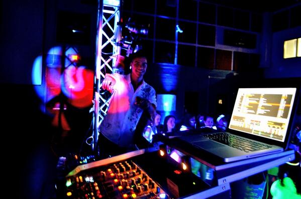 ShockWavezDjs's tweet image. Highlight the night with our Highlighter Party Packages! bit.ly/1evRSOQ #sweet16 #party #dj #shockwavez