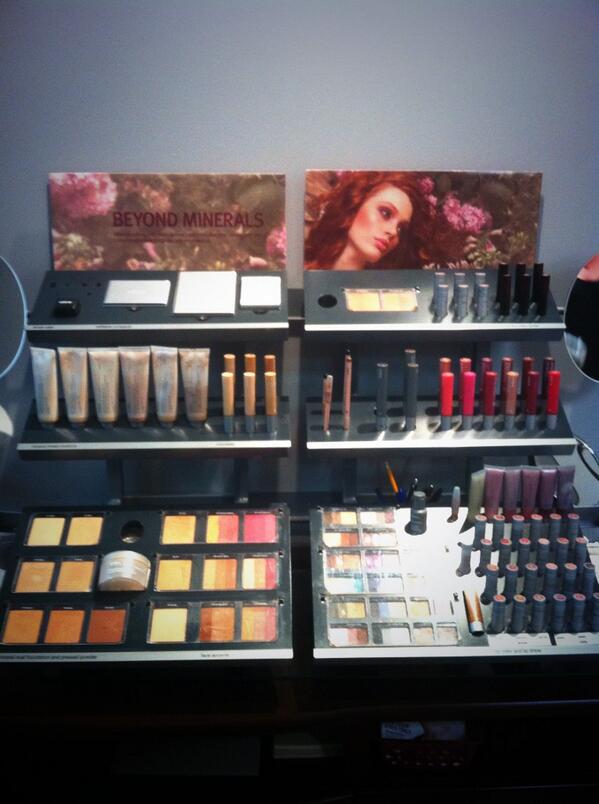 PlatinumSpa's tweet photo. Our lovely makeup stand! Come in for an application or when you get facial waxing or services!! #aveda #makeup http://t.co/xSs5qNs28u