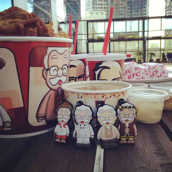 KeychainCI's tweet photo. Colonel Sanders #keychains from @kfc Philippines via 2 of our Filipino @KeychainCI members! http://t.co/DzquDpOs6M