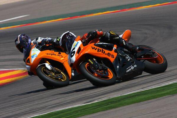 WhitePlanetBike's tweet photo. Una foto preciosa en el circuito de alcañiz http://t.co/JMTZ5BAiDD