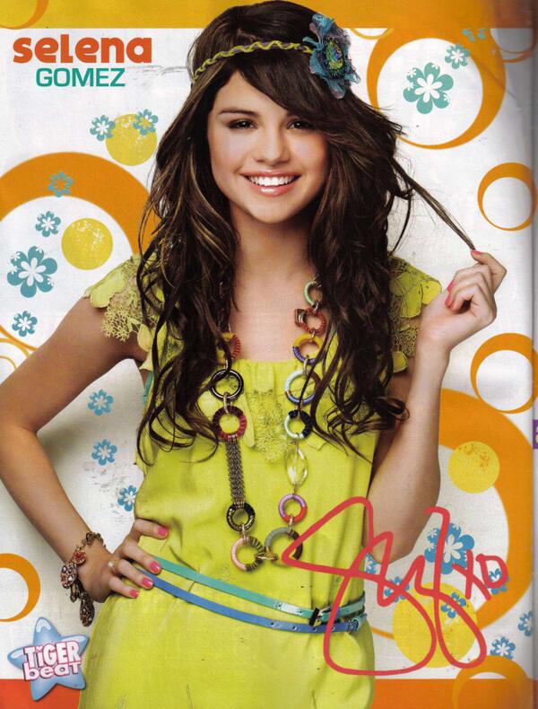 newsaboutselenu's tweet photo. Our Selena already 16 545 500 readers! So keep http://t.co/HpJGE56miq