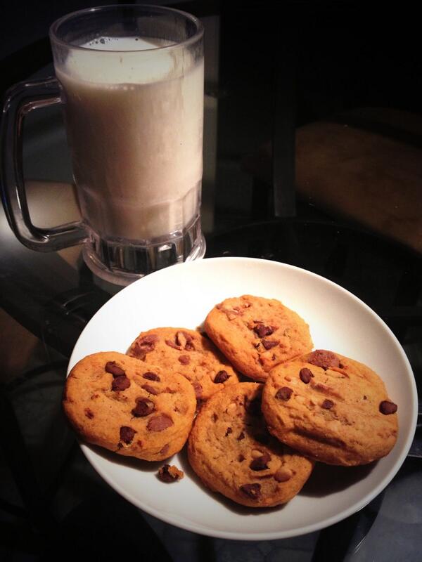 alexxismarissa's tweet image. My brother comes into my room, &amp;amp; asks me if I want a treat! What am I a dog? #HesCute #HateMilk #Ew 💕