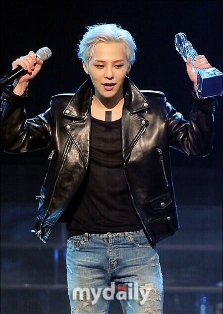 G-Dragon يفوز بالمركز الأول في 'M! Countdown'!  BT9OQ-5CEAAfRU3