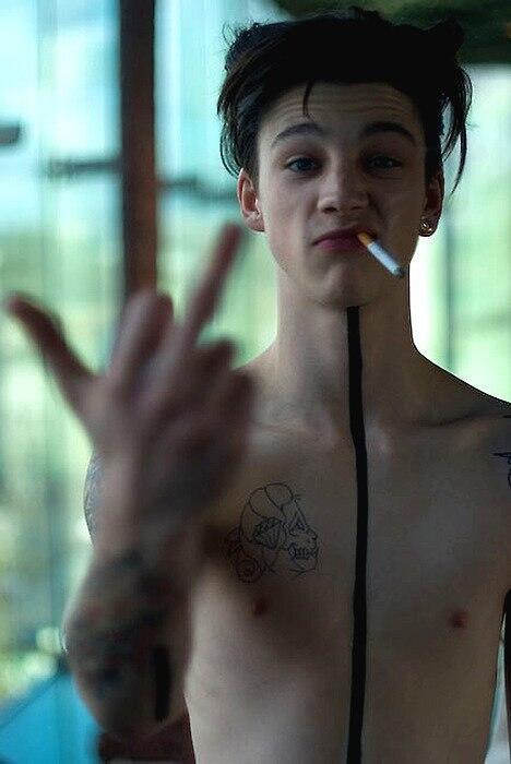 WilliamH_NI's tweet photo. "@JamesH_Cs: "LOS HERONDALE SON UNOS ARROGANTES" http://t.co/d0Wglt8ecR"niño saca pecho