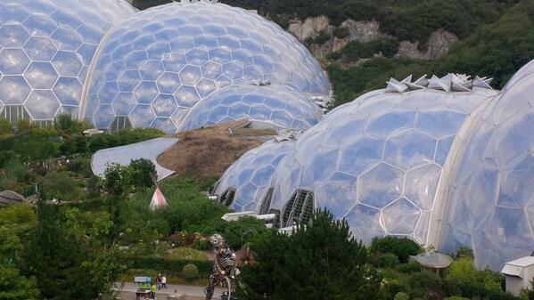 A2theS_archblog's tweet image. Went to Cornwall this summer and saw the Eden Project! #DomeArchitecture