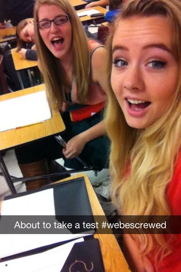 MiaWanKenobi's tweet image. So crewed rn #livetweet #physicstest #wedontknowshit @SaraJuston