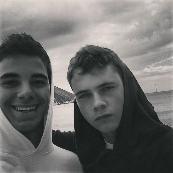 pablicoh23's tweet photo. Cada dos minutoWs @SalazarSalva. Grandee http://t.co/2cb4qrVSRY