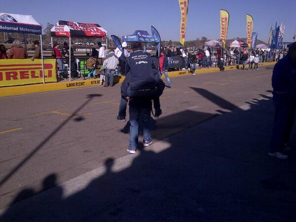 Noddy carrying out injured rider <a href="/Chris_99_/">Chris Leeson</a> to pit wall to watch the race