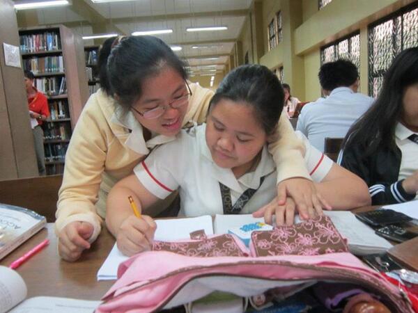 foolishren's tweet photo. @ustguidance Karen Lim Yeung 4MA5 College of Accountancy #ustguidanceweek2013 #cultureofcaring #ustguidance http://t.co/9H0LdGwm28
