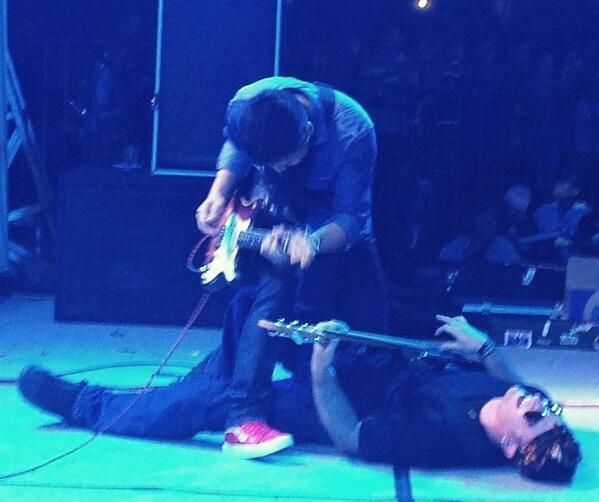 mnpradipta's tweet photo. UFC time..RT @baimGuitar: Kindaa kinky jijay ya @indrisjafri: Ummmm.. Guys.. @baimGuitar @nyep_nyep http://t.co/6mW94eQ3KG”