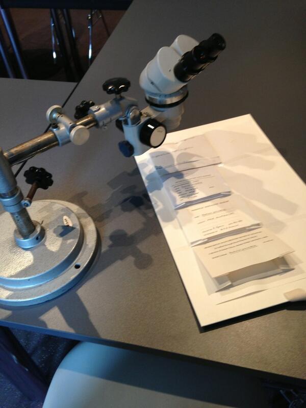 LoveLichen's tweet photo. Microscope all set up for @Aristolochia off to look outside now http://t.co/5wbXwcVnmp