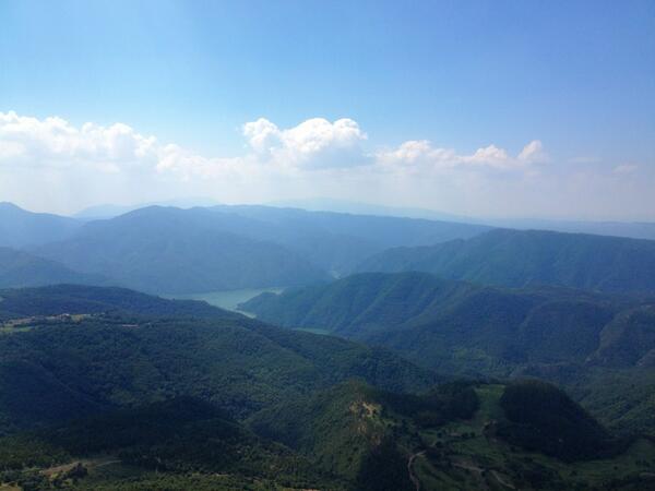 LUCYMARTIN05's tweet image. Was worth the climb up for these views! @carlamryan @LorenRowney Always find new roads with @neilmartin99 #HumanMap